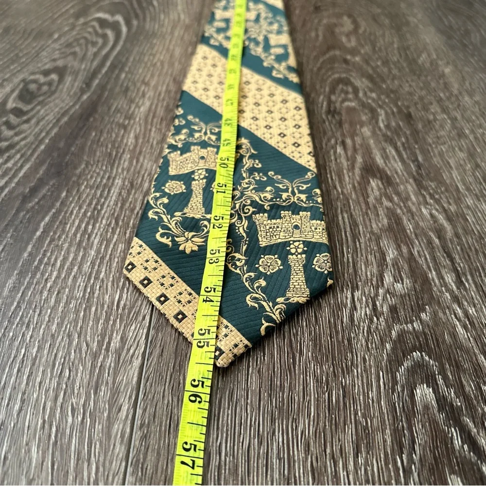 Vintage Chadwick Wembley Neck Tie for Brown Olive or Black Suits Green Gold